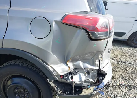 2016 Toyota Rav4 Le z USA, uszkodzony, nr VIN 2T3ZFREV7GW307055